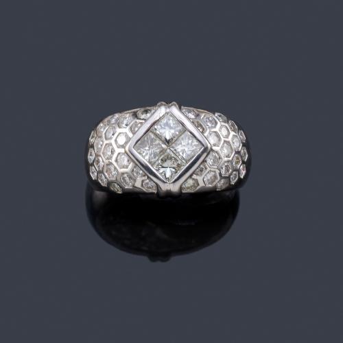  Anillo con diamantes talla brillante y princesa de aprox. 1,80 ct en total.