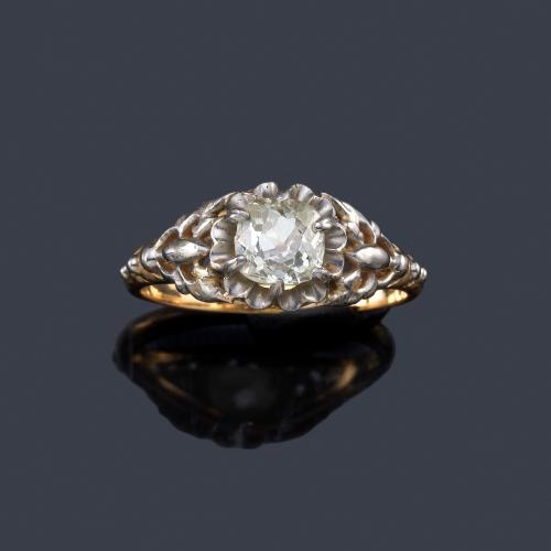  Anillo con diamante talla cojín antigua de aprox. 1,00 ct. Años '30.