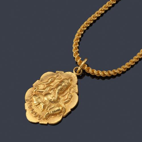  Cadena con colgante con La Imagen del Dios Ganesha realizado en oro amarillo de 22K.