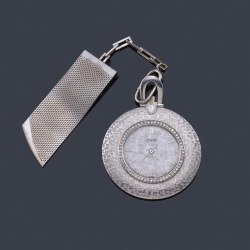  PIAGET, reloj lepín con caja en oro blanco de 18 K con orla de brillantes.