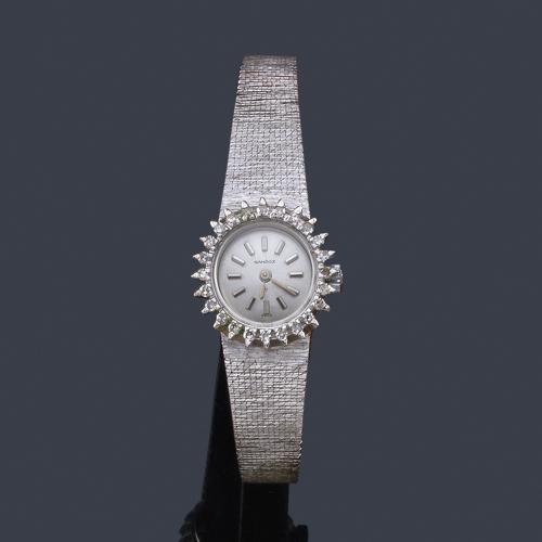  SANDOZ de señora con caja y brazalete en oro blanco de 18 K con orla de brillantes.