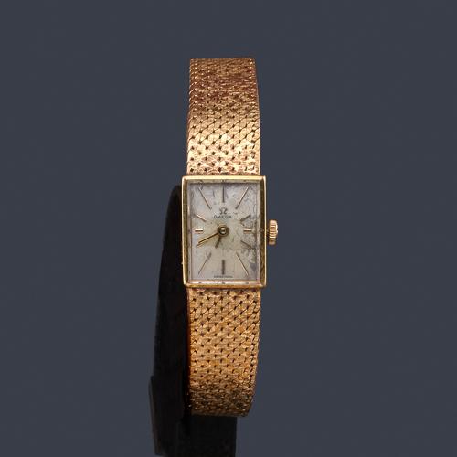  OMEGA de señora con caja y brazalete en oro rosa de 18 K.