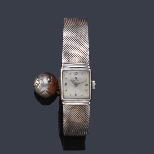  OMEGA de señora con caja y brazalete en oro blanco de 18 K.