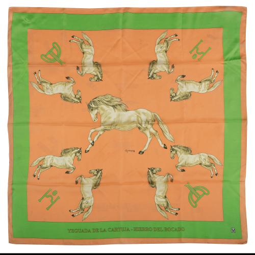 Lote 2616
Carré Hermès "Les Cavaliers D'or"