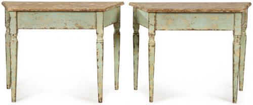  Pareja de consolas en madera de pino pintadas, con patas troncopiramidales. Francia, mediados S. XIX