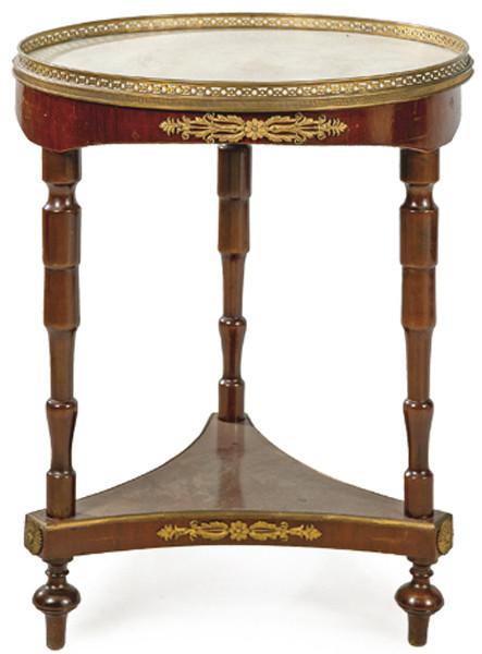  Mesa velador Directorio en madera de caoba, con patas torneadas, sobre plataforma de lados cóncavos. Tapa circular de mármol blanco y aplicaciones de bronce. Francia, principios S. XIX