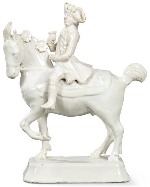  Jinete sobre un caballo, figura de loza blanca esmaltada de Delft. Holanda, Delft, 1760-1790