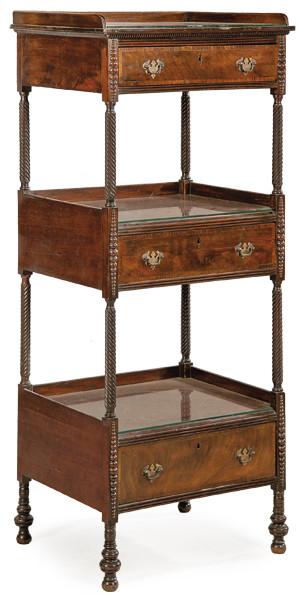  Whatnot William IV en madera de caoba y palma de caoba, con tres estantes con cajones, sustentados por montantes tallados y torneados.
Inglaterra, 1820-1840