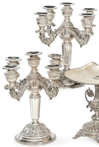  Pareja de candelabros de plata española punzonada 1ª Ley de Pasgorcy.