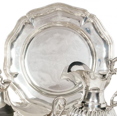  Fuente circular de servir de plata española punzonada de Montejo.