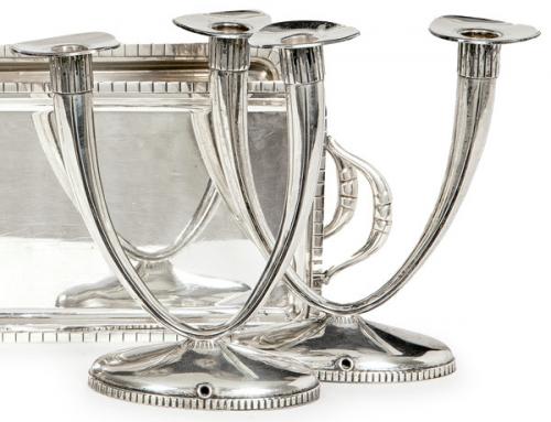 Lote 1231
Pareja de candelabros de plata española punzonada 1ª Ley de Matilde Espuñes.