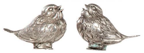  Pareja de salero y pimentero en forma de pájaro de plata española punzonada 1ª Ley.