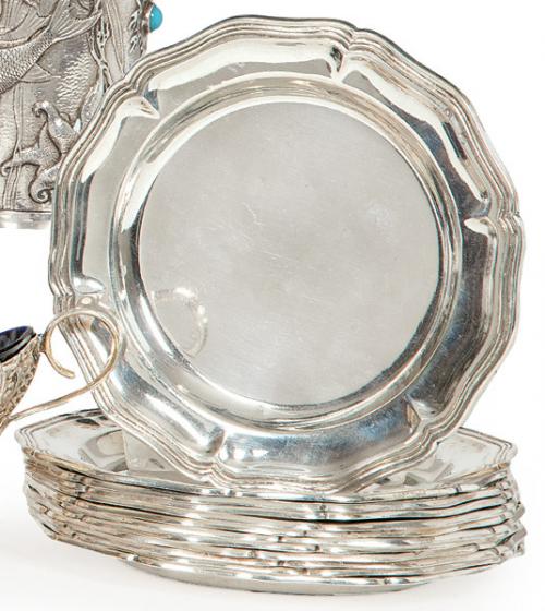  12 platos de pan de plata con el borde calado. Con marcas de Dionísio García. Mediados S. XX.