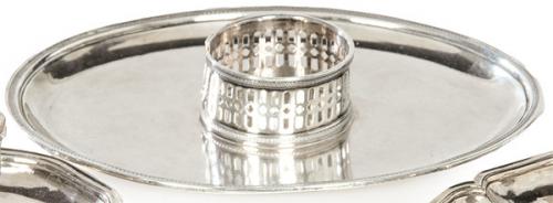  Mancerina neoclásica de plata española con marcas ilegibles ff. S. XVIII.