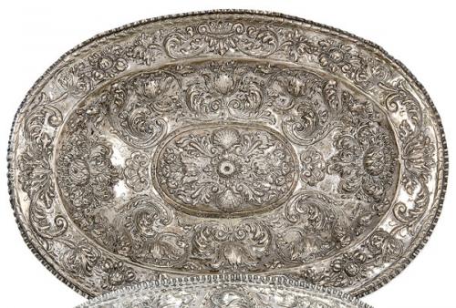  Bandeja oval de plata española punzonada Pamplona ff. S. XVIII.