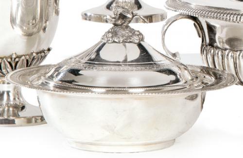  Pequeña terrina con tapa de plata egipcia punzonada Ley 900 primera mitad S. XX.