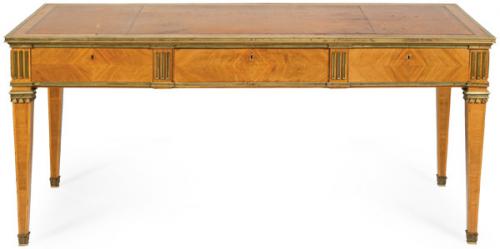  Marc du Plantier (Madagascar, 1901-Francia, 1975) para Lombardía Hermanos, años 40
Mesa de escritorio estilo Luis XVI