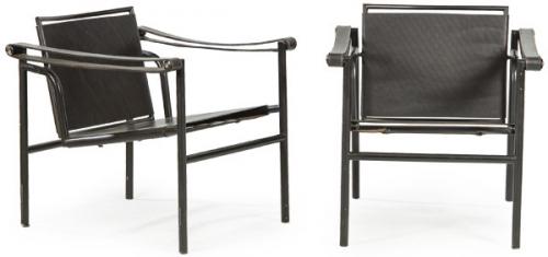  Le Corbusier (1887-1965) diseño de 1928. Reedición.
Pareja de sillas modelo LC1, con estructura tubular de acero en negro mate. Asiento y respaldo basculante en cuero negro y brazos a juego.
S. XX
