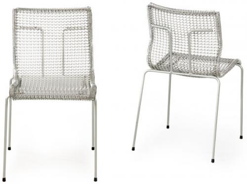  Niall O'Flynn para Spectrum, 1997
Pareja de sillas modelo Rascal, con estructura tubular en acero galvanizado y asiento tejido de muelles. 