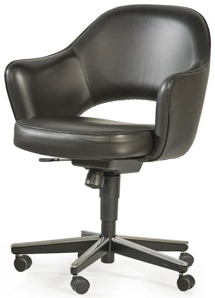  Eero Saarinen (Helsinki,1910-1961) para Knoll? diseño de 1946
Silla ejecutiva modelo Conference Swivel.