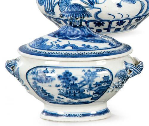  Pequeña sopera de porcelana china de Compañía de Indias azul y blanco, Dinastía Qing, época de Qienlong (1736-95).