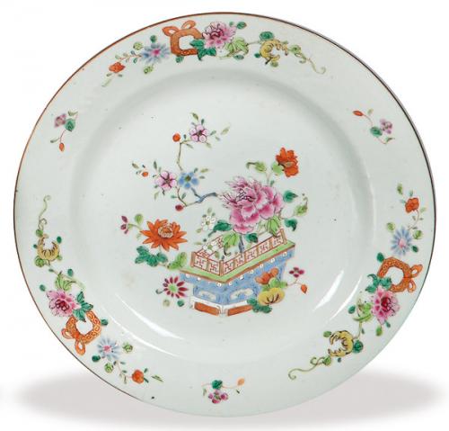  Plato de porcelana de Compañía de Indias Familia Rosa, Dinastía Qing, época de Qianlong (1736-95)