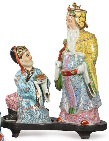  Mandarin con sirviente en porcelana china polícroma S. XX