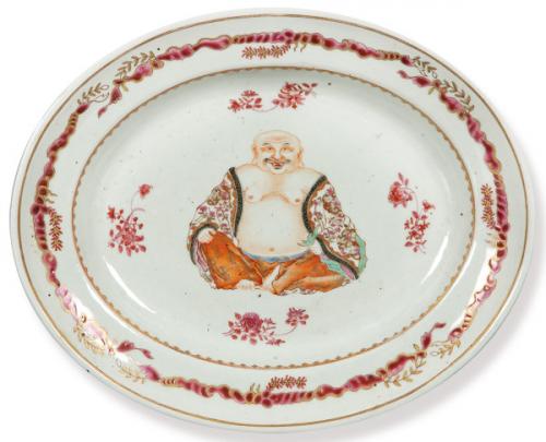  Fuente oval de porcelana de Compañia de Indias con esmaltes polícromos, con Ho-Shang, Dinastía Qing ff. S. XVIII.
