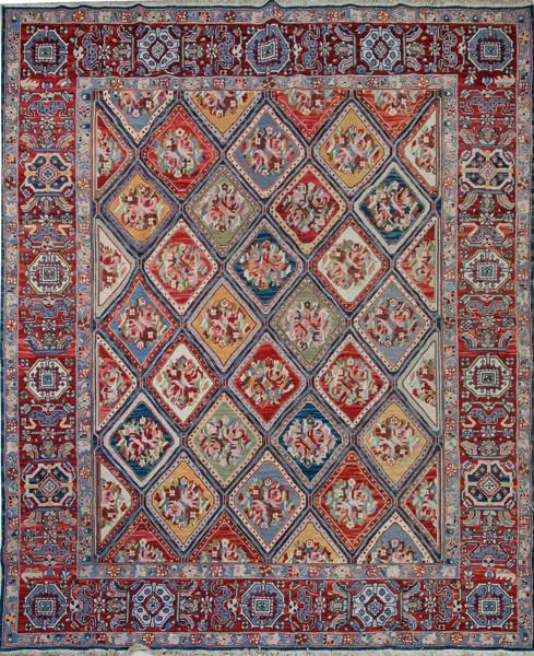  Alfombra en lana siguiendo modelos azerbayanos con rombos que encierran flores