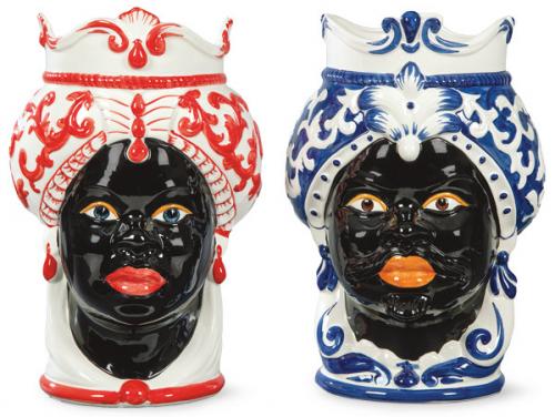  Pareja de jardineras en forma de cabezas de moros en cerámica pintada y esmaltada.
Italia, S. XX