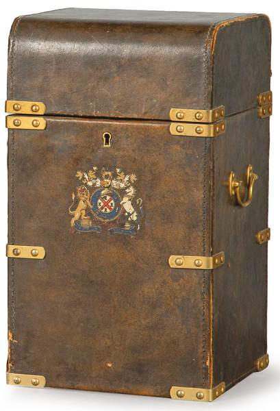 Lote 1460
Caja de cuero con escudo h. 1900