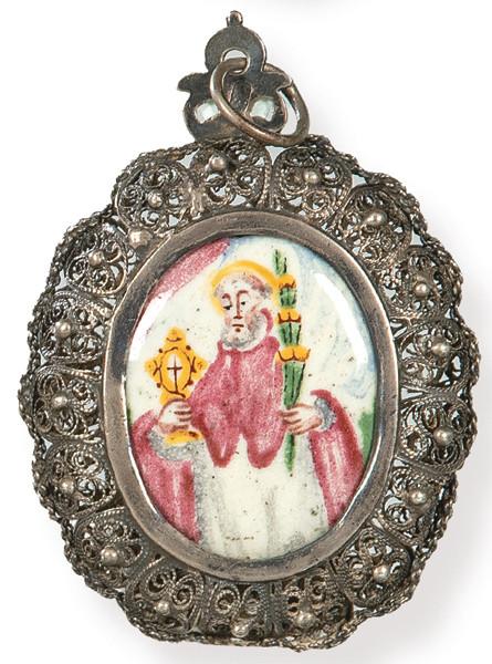 Lote 1481
Relicario oval de plata calada y esmalte, España S.XVIII