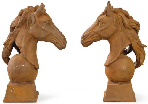  Dos caballos de hierro para jardín