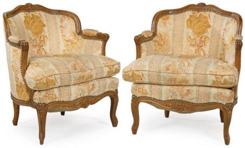  Pareja de butacas estilo Luis XV en madera de haya tallada, teñida y barnizada. S. XX.