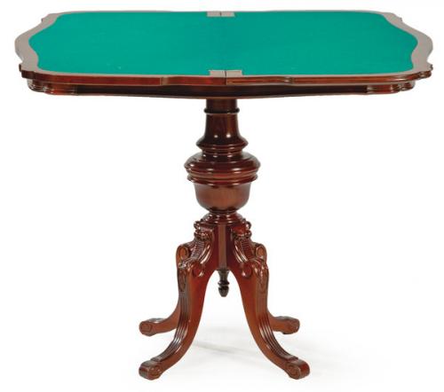 Mesa de juego estilo regencia, sobre pedestal torneado y patas cabriolé.
S. XX