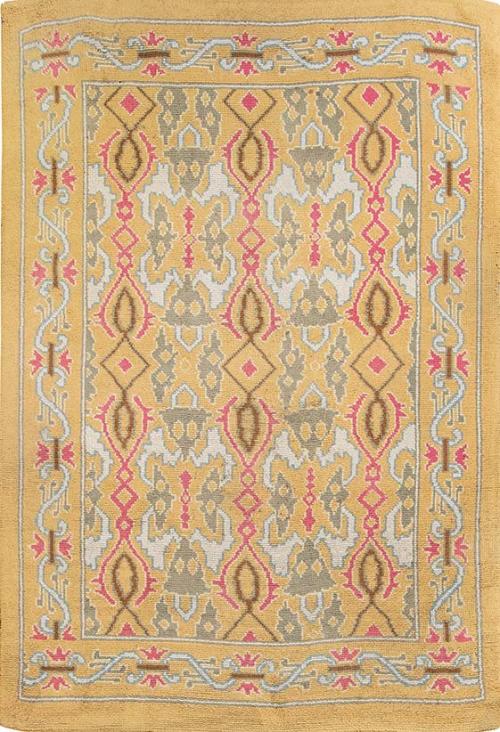  Alfombra española en lana tipo Cuenca con decoración "a candelieri".