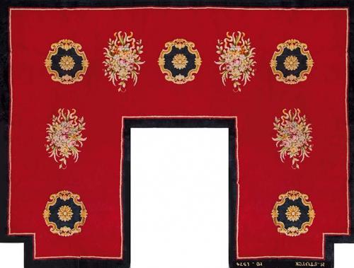  Alfombra española en lana formato golilla de Miguel Stuyck firmada "M Stuyck MD" y fechada en 1974.