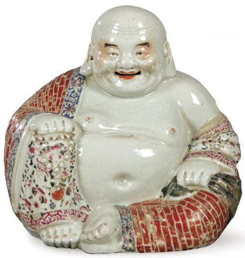 Lote 1458
Buda sentado en porcelana china con esmaltes polícromos, con marca apócrifa de Guangxu, talleres de Jingdezhen, China, Dinastía Qing ff. S. XIX.