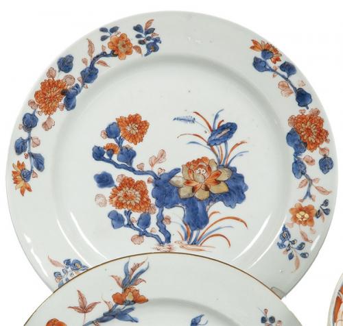  Plato de porcelana de Compañía de Indias tipo Imari, Dinastía Qing, época de Qianlong (1736-95)