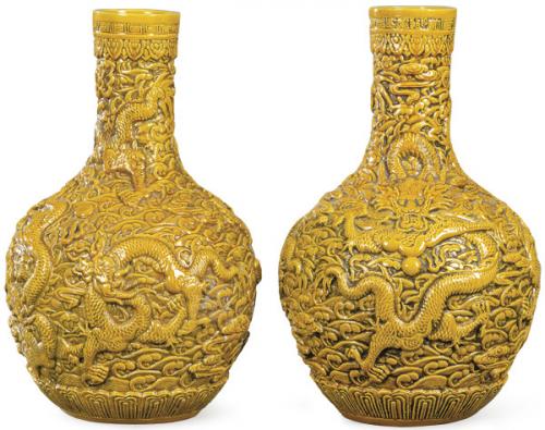  Pareja de jarrones de porcelana china con vidriado caramelo S. XX.