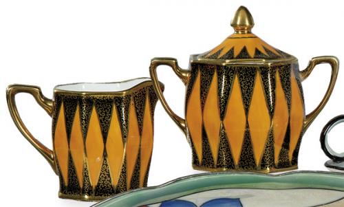  Lechera y azucarero de porcelana japonesa de Noritake con marca de Komaru exclusivamente para el mercado británico h. 1920.