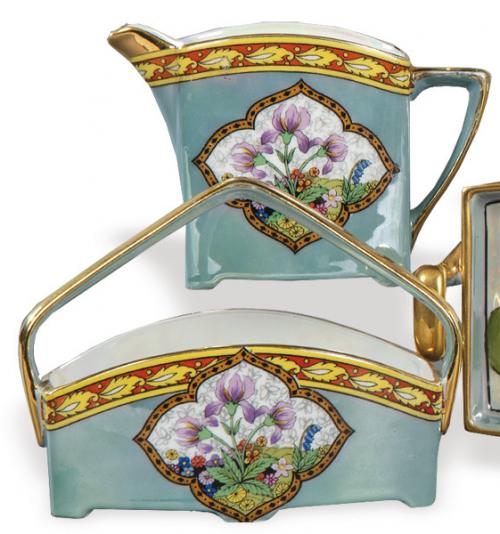 Lote 1498
Lechera y azucarero de porcelana japonesa de Noritake con marca de Hermanos Morimura h. 1920-1940.