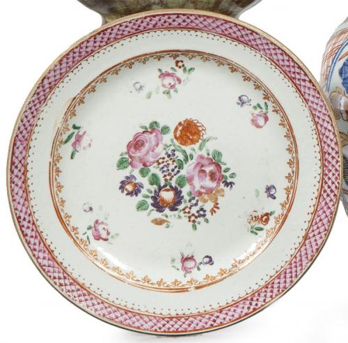  Plato de porcelana de Compañía de Indias, Familia Rosa, Dinastía Qing, época de Qianlong (1736-95).