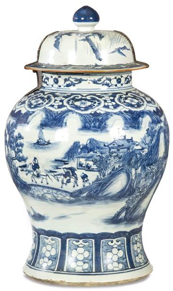  Gran tbor en porcelana china azul y blanco, Dinastía Qing, época de Qianlong (1736-95).