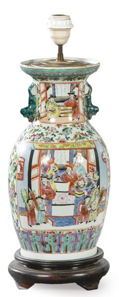  Lámpara de mesa realizada con un jarrón de porcelana china cantonesa Dinastía Qing, S. XIX.