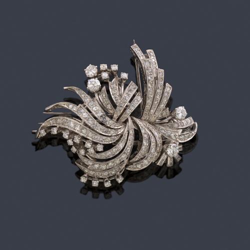  Broche doble-clip con diamantes talla antigua y 8/8 de aprox. 3,80 ct en total.