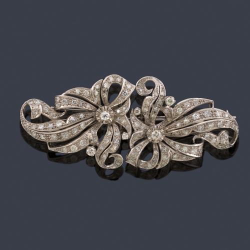 Lote 2182
Broche doble-clip con diamantes talla brillante y 8/8 de aprox. 3,27 ct en total.