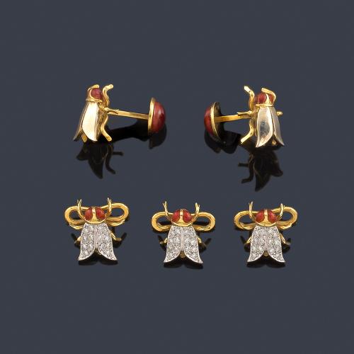Lote 2212
LUIS GIL
Gemelos y botonadura en forma de mosca con esmalte 'guilloché' en color rojo en montura de oro amarillo de 18K.