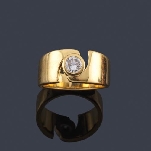 Lote 2251
Anillo con brillante de aprox. 0,47 ct en montura de oro amarillo de 18K.
