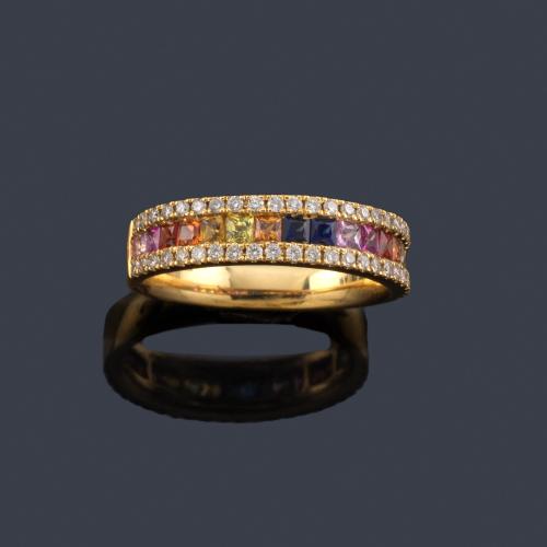  Media alianza con zafiros multicolor de aprox. 1,17 ct y doble banda de brillantitos de aprox. 0,31 ct en total.